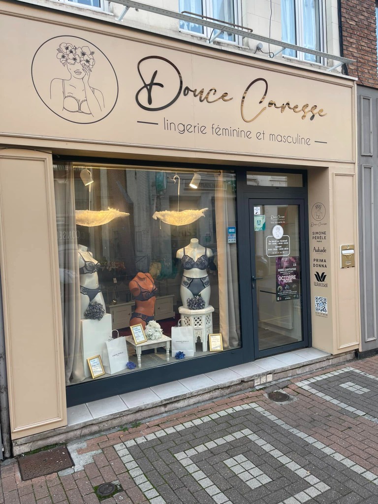 Vitrine de la boutique Douce Caresse à Carvin
